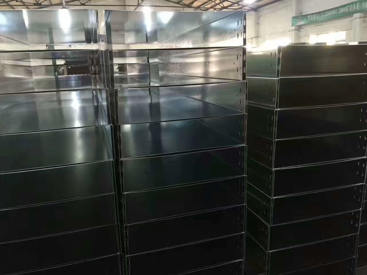 廣州白云機(jī)場(chǎng)三期改造電纜橋架備貨區(qū)